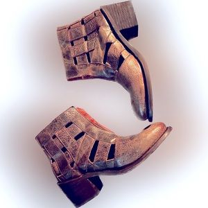Handcrafted cutout boots